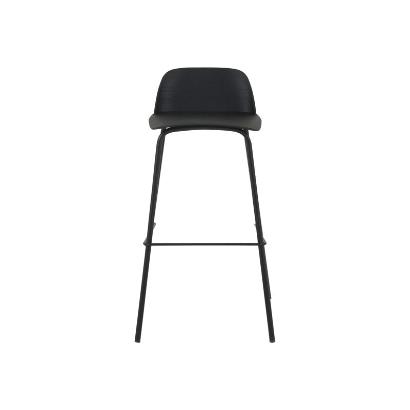 Banco de madera Loran de deurope.com.mx, asiento rectangular y estructura resistente en un ambiente moderno.