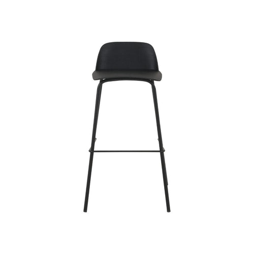 Banco de madera Loran de deurope.com.mx, asiento rectangular y estructura resistente en un ambiente moderno.