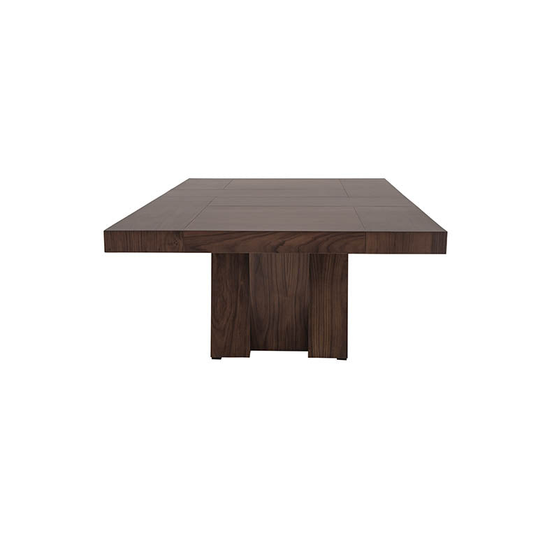 Mesa de comedor Toledo de Deurope, con superficie de madera y patas robustas, ideal para cenas en familia.