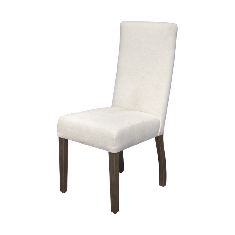 Juego de comedor Argos de 5 piezas con mesa y sillas de madera en un ambiente moderno y bien iluminado.