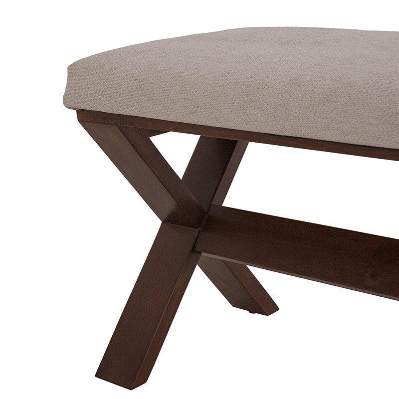 Banca de comedor Ikaro deurope.com.mx con estructura de madera y asiento acolchado en tonos neutros.