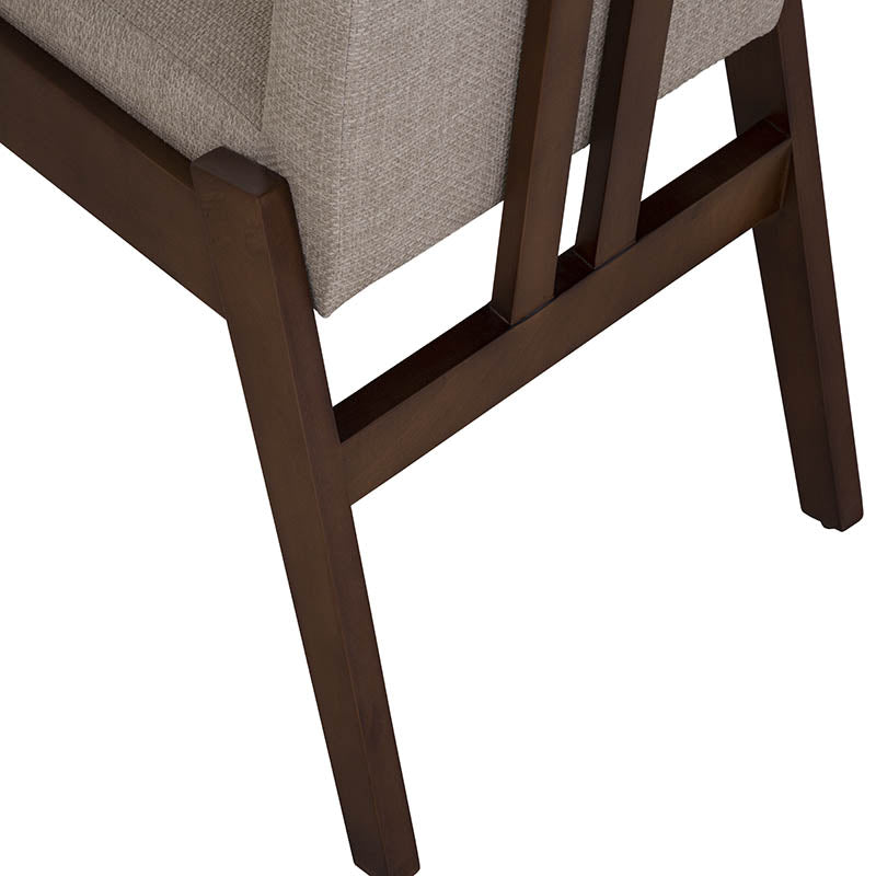 Silla de comedor Toledo de deurope.com.mx con asiento y respaldo en madera y estructura metálica negra.