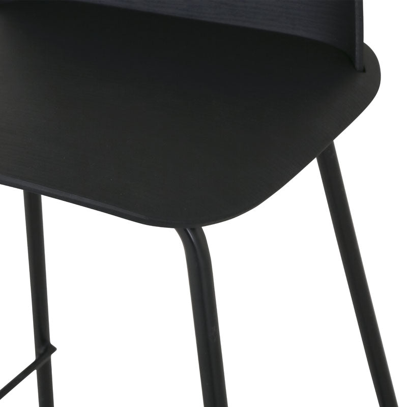 Banco Loran deureope.com.mx en madera con asiento acolchado y estructura sólida para uso en interior y exterior.