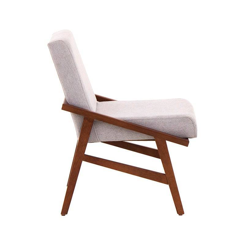 Sillas de comedor Quetzal deDeurope.com.mx en tela color café y madera industrial, con diseño elegante y estructura resistente.