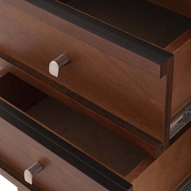 Mesa de antecomedor Inglaterra de madera industrializada en tono tabaco, con chapa de parota, frente a 140 cm y altura de 98 cm.