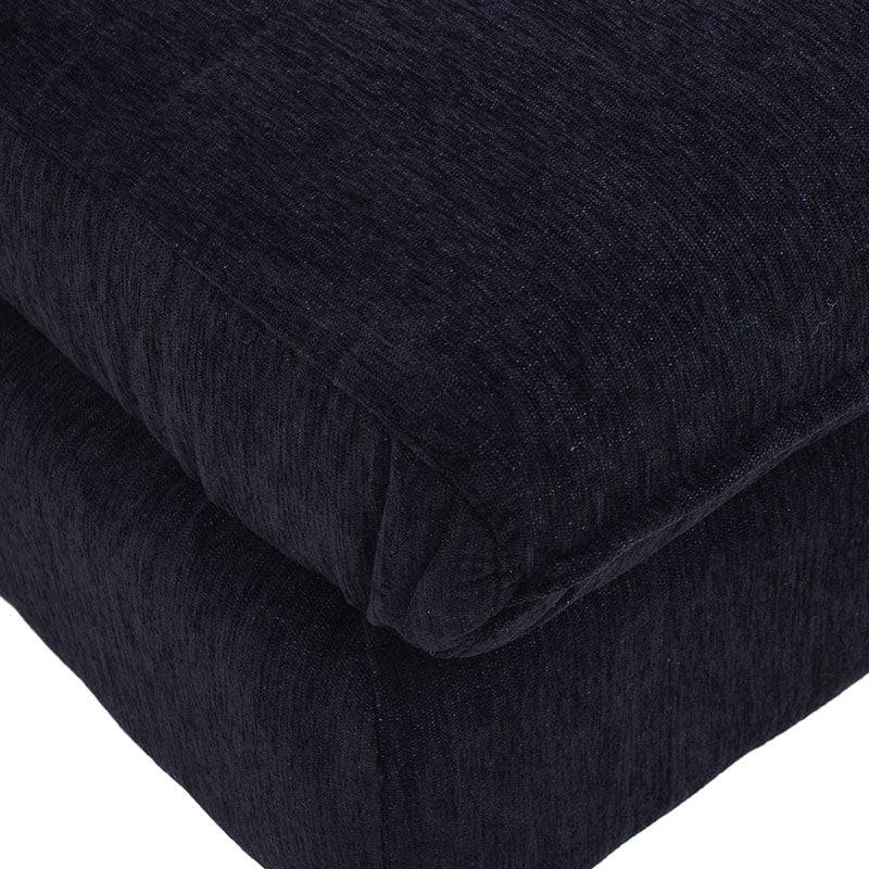 Juego de sala Eugenia deurope.com.mx con tres piezas, bancos negros con textura afelpada y taburete de madera de pino.