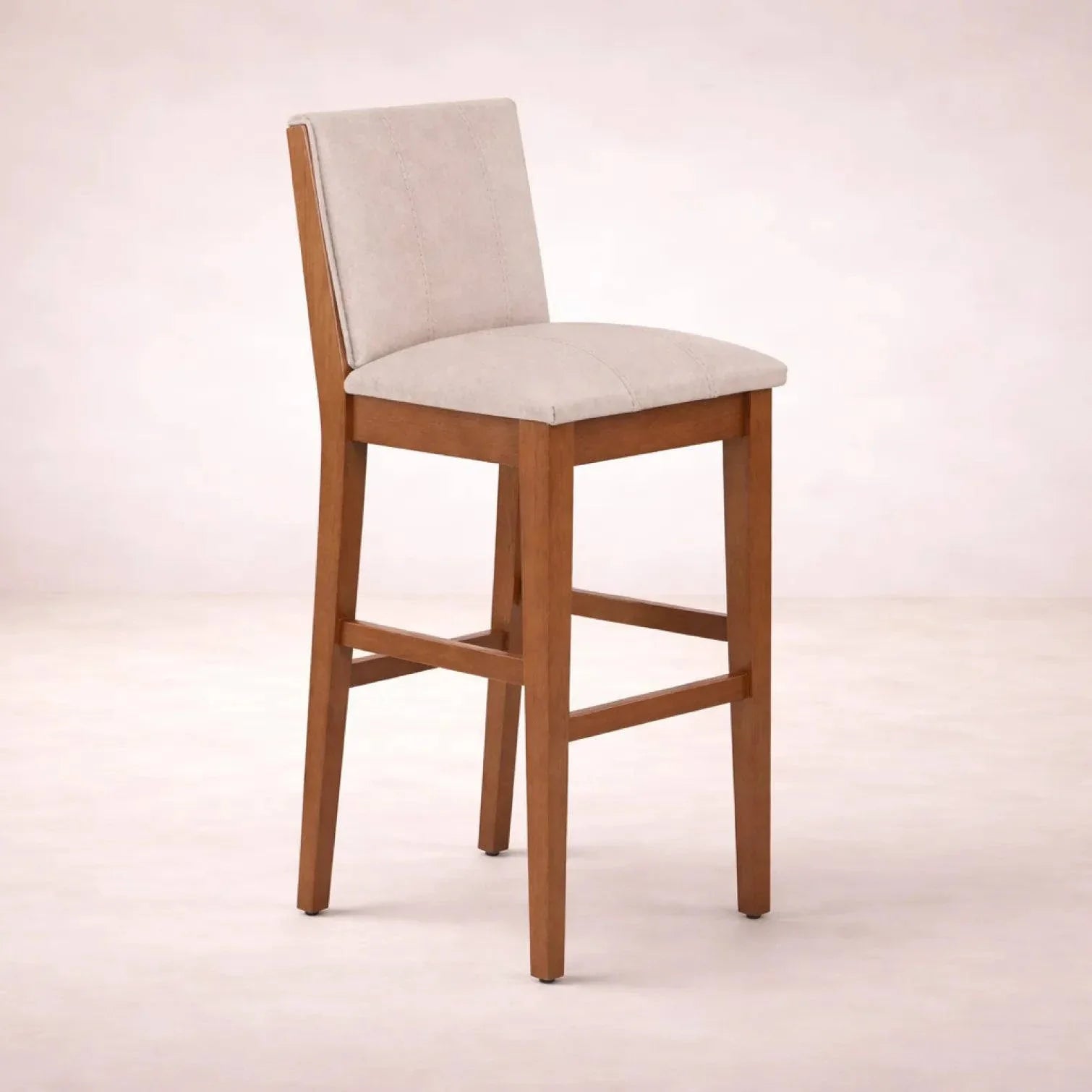 Juego de comedor Siena deurope.com.mx con bancos de madera en acabado almendra beige y tapiz de cuero sintético.