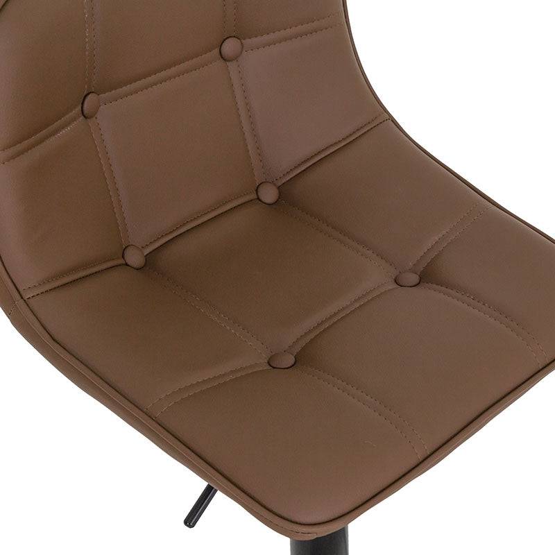 Banco para barra de Deurope.com.mx con estructura de cromo, asiento de madera termoformada y tapizado Leather Touch en color café.