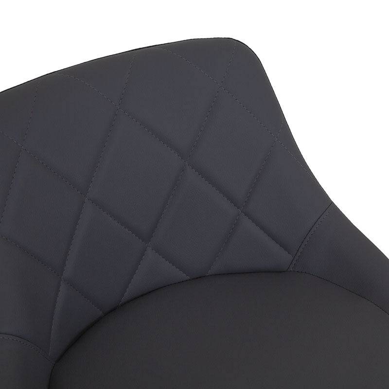 Banco para barra de acero cromo con asiento de madera termoformada y tapizado Leather Touch, en color negro, de Deurope.