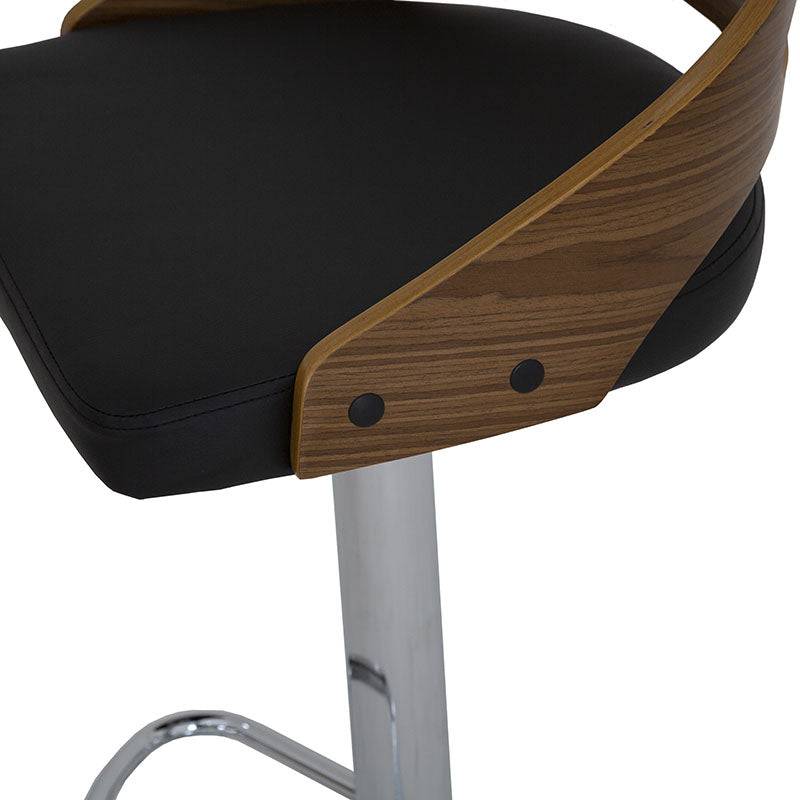 Banco para barra Quasar de Deurope.com.mx, con base de cromo, asiento de madera termoformada y tapizado Leather Touch en negro.