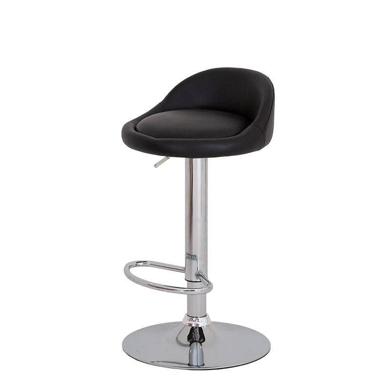Banco Vortice de Deurope.com.mx, banco para barra con base de cromo, asiento de madera termoformada y tapizado leather touch negro.