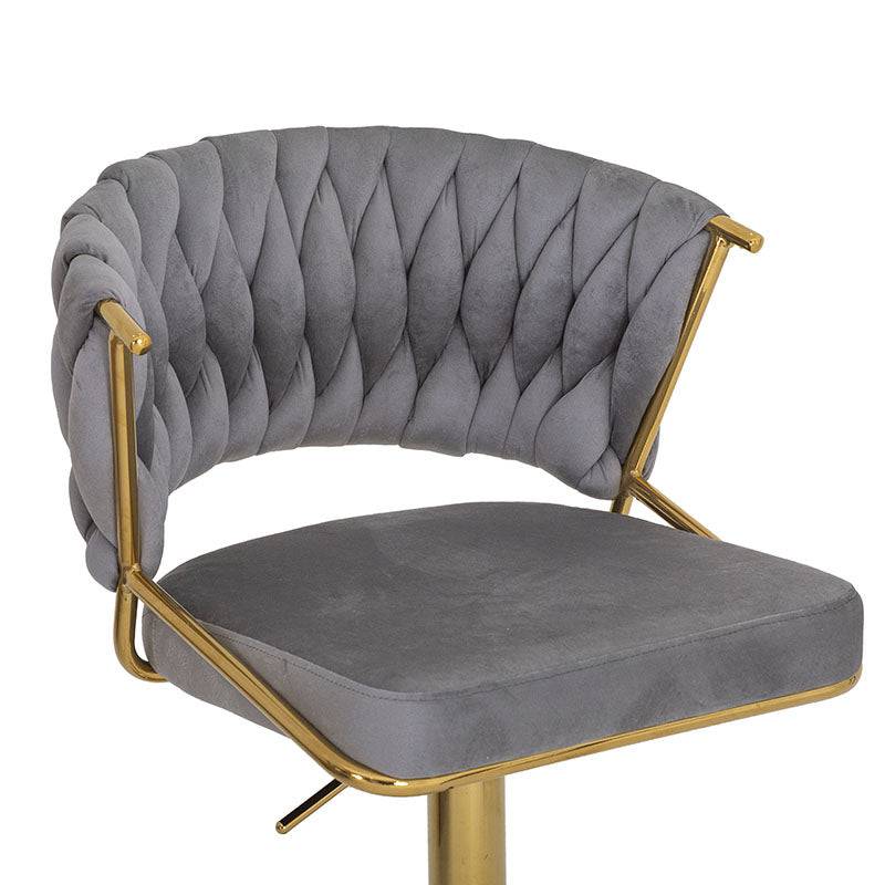 Banco para barra Imperial de Deurope.com.mx con base de cromo, asiento de madera termoformada y tapizado de terciopelo gris.