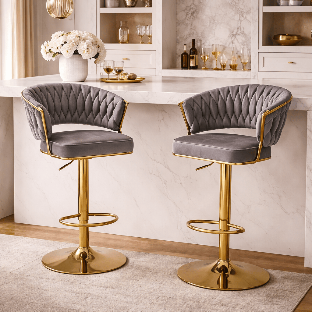 Banco para barra Imperial de Deurope con base de cromo, asiento de madera termoformada y tapizado de terciopelo gris.