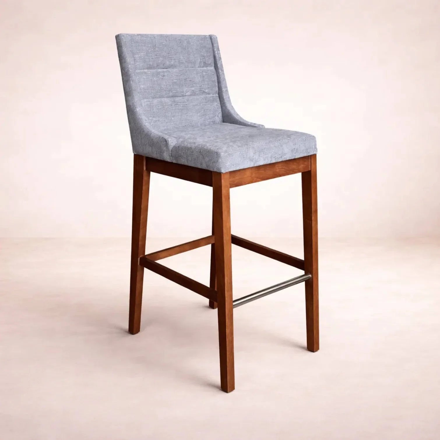 Banco para barra Bourbon deurope.com.mx en color gris, con asiento acolchado y diseño moderno para espacios de bar.