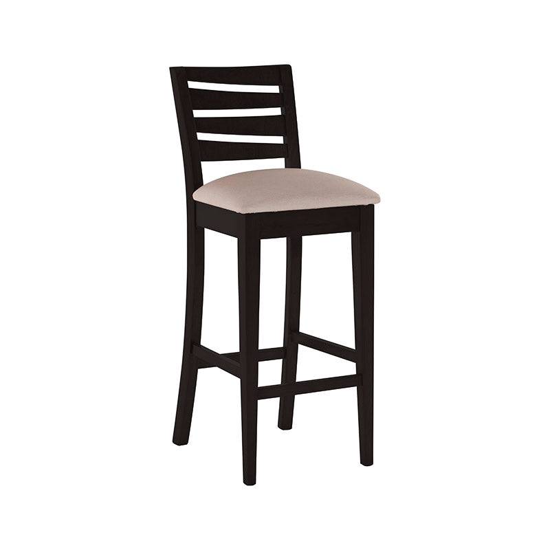 Juego de comedor Deus de 5 piezas con bancos de cuero en tono tabaco, chapa de caoba y tapizado en cuero sintético.