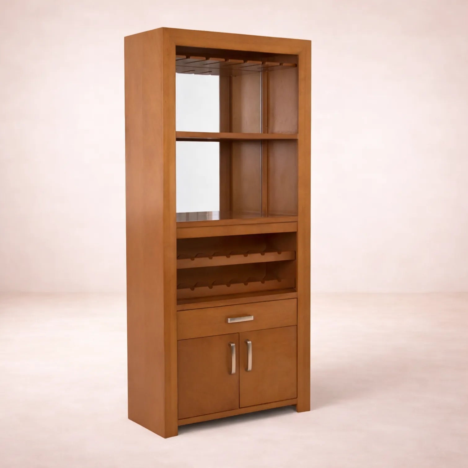 Juego de comedor Siena de deurope.com.mx con mesa de madera de encino y okumé, y barra contrabarra en color café almendra.