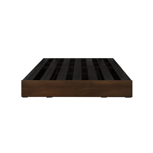 Base de cama Mariota de Deurope en color café parota, estructura resistente y moderna para cama king size.