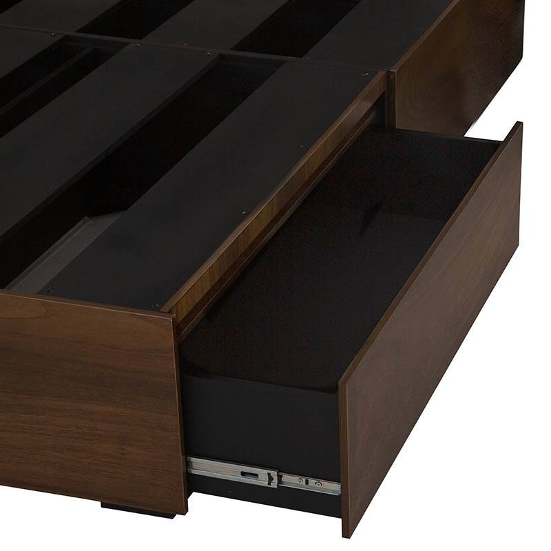 Base de cama Mariota de europe.com.mx, tamaño king size, en color café parota, vista de lado con estructura y tapizado.