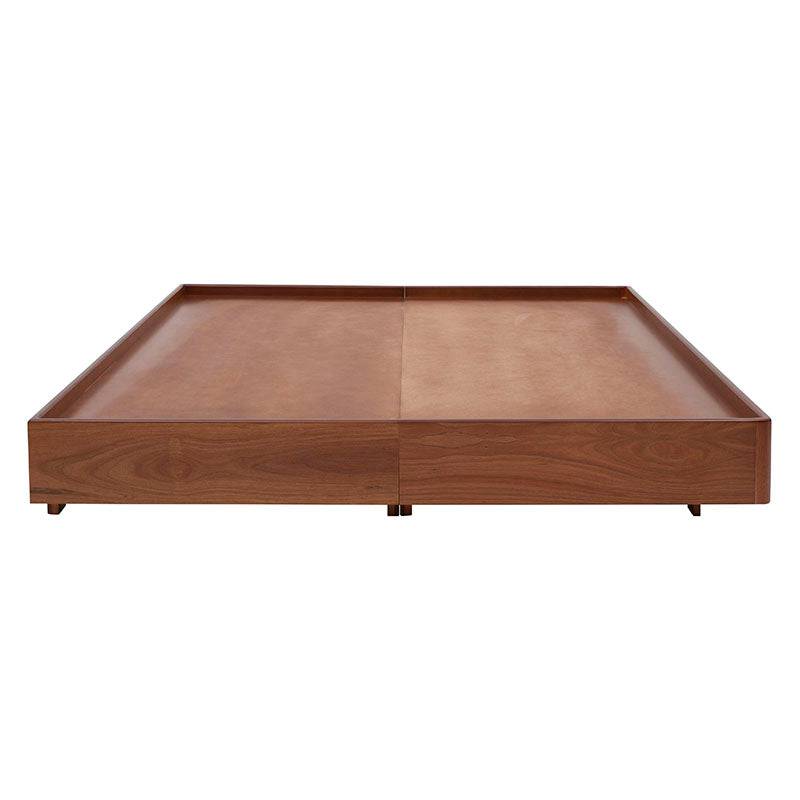 Juego de recámara Arezzo de 4 piezas con bases de madera natural clara, incluye cabecera, mesitas y base de cama.