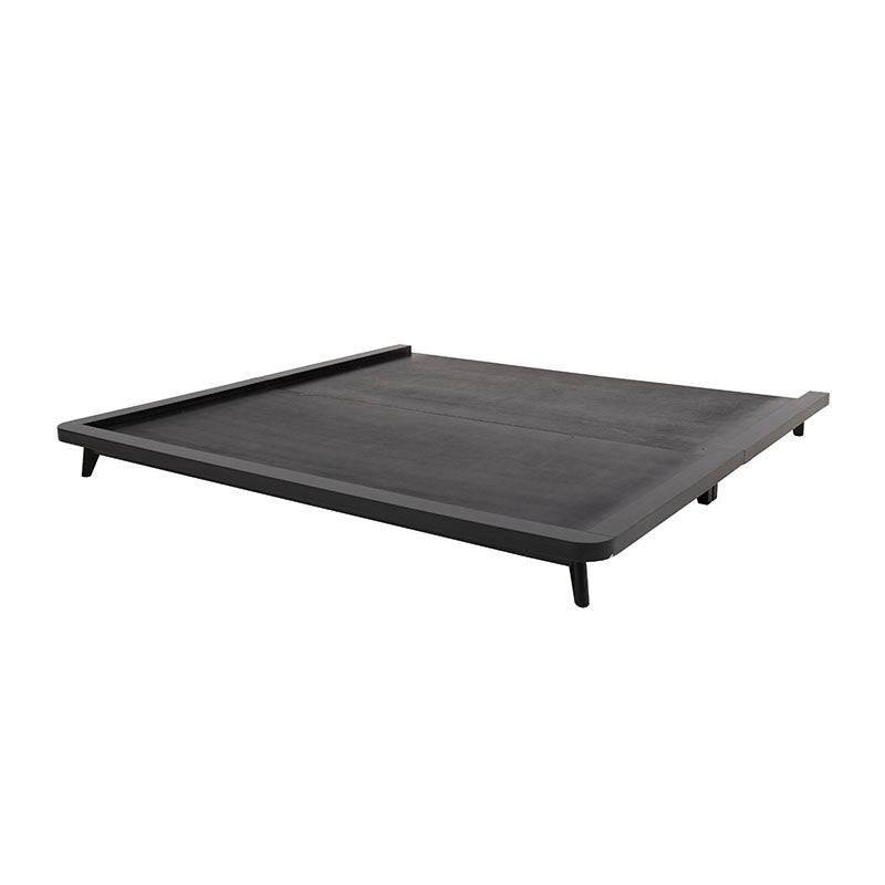 Base de cama Jess en color negro con acabado de madera de pino, estilo industrial, con dimensiones de 146x198 cm y altura de 25 cm.