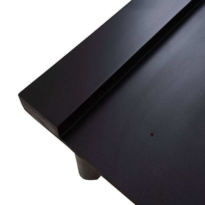 Base de cama Jess de madera de pino y estilo industrial en color negro, con dimensiones de 146 cm de ancho y 25 cm de alto.