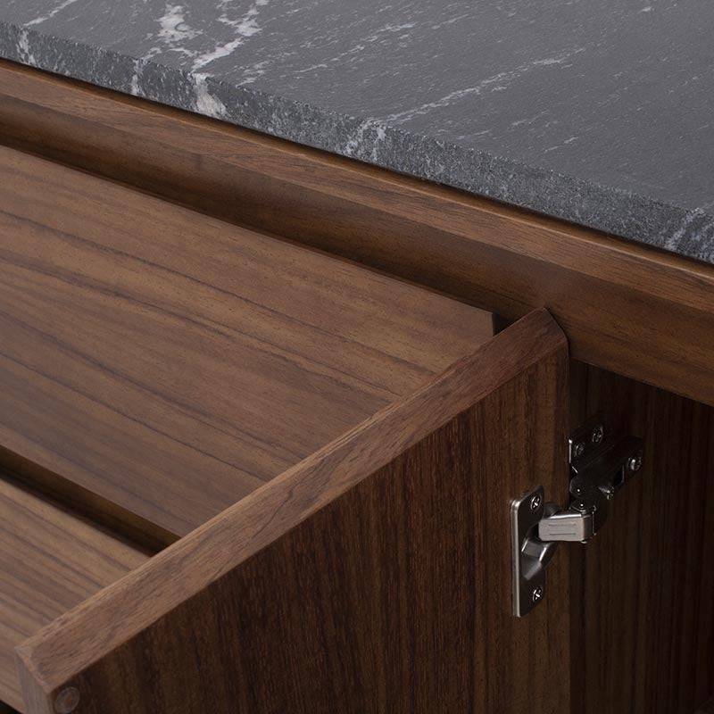 Juego de comedor con buffet Montecarlo de madera de parota y granito natural, incluye mesa de 160 cm, buffet y sillas.