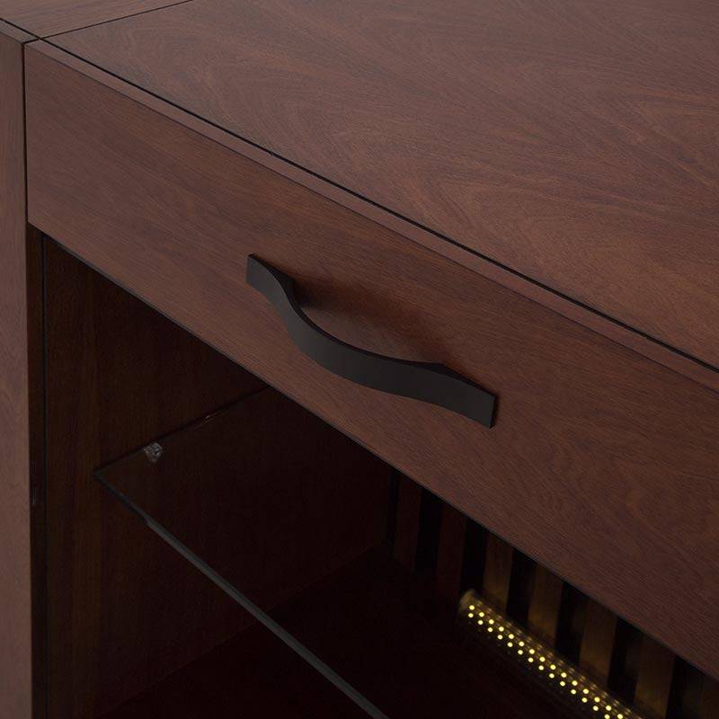 Juego de comedor con buffet Quetzal de madera de pino en color Bourbon, con mesa de 171 cm de alto y 80 cm de fondo.