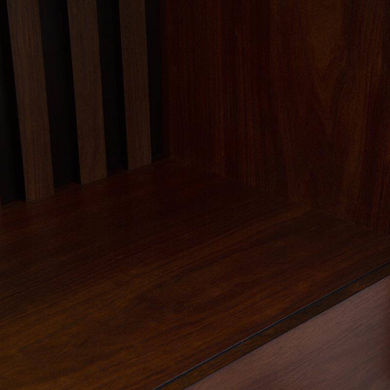 Juego de comedor con buffet Quetzal de pino, estilo bourbon, en color café, con mesa y buffet de madera sólida y diseño elegante.