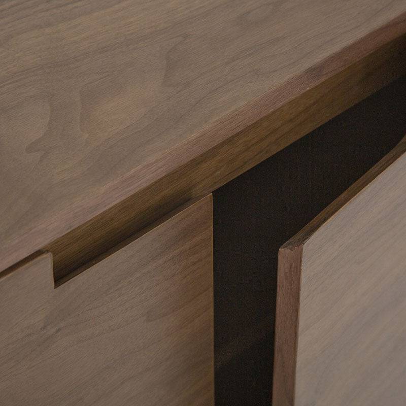 Juego de comedor con buffet Balam de 6 piezas, con mesa y sillas de madera en estilo moderno y elegante.