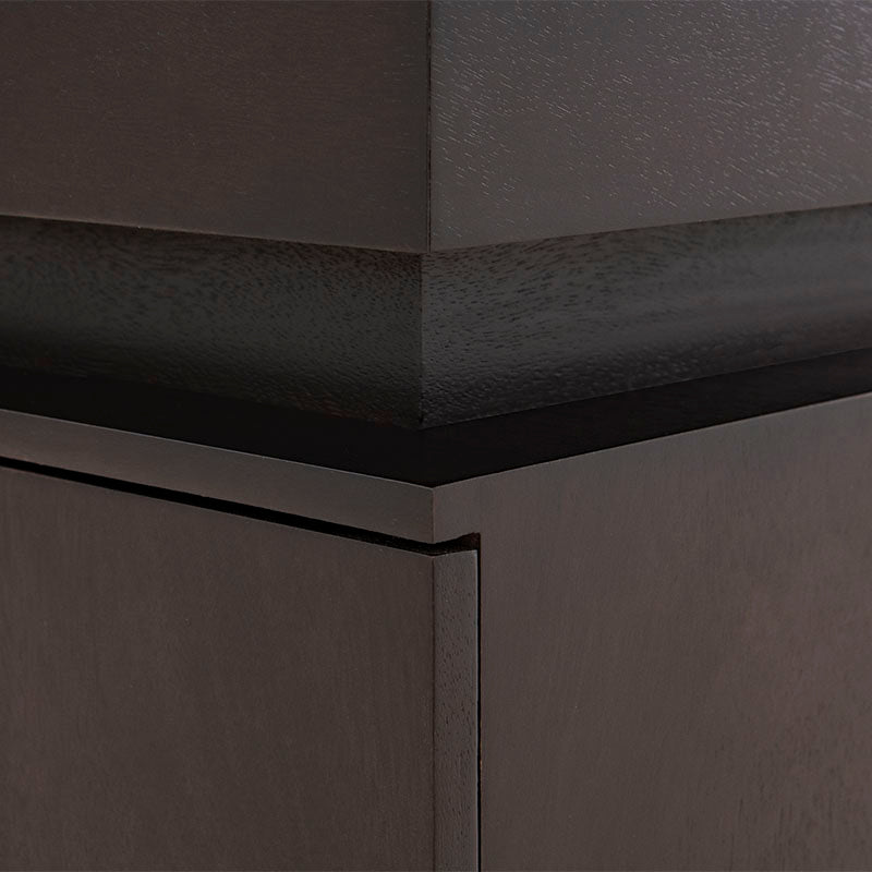 Buffet Tamayo de madera con chapa de caoba y placa de mármol, tamaño 180x80x40 cm, estilo elegante y funcional.