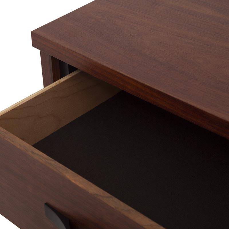 Buro Bourbon de madera de pino en color café, parte del Juego de Recámara Bourbon 3 Piezas, con superficie de 60 cm de ancho.