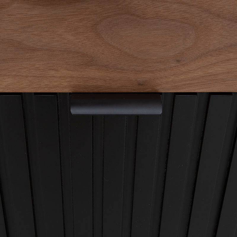 Buró Jess de madera de pino con chapa de nogal en color negro, frente de 55 cm, altura 55 cm y fondo 40 cm.