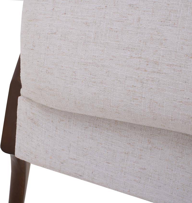 Cabecera de madera color nogal y beige de aproximadamente 232 cm de ancho, diseñada por deurope.com.mx.