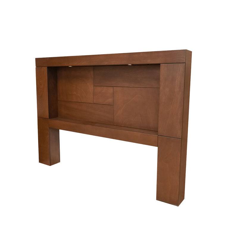 Juego de comedor Quetzal de cinco piezas con mesas y sillas de diseño moderno y elegante, ideal para espacios de comedor.