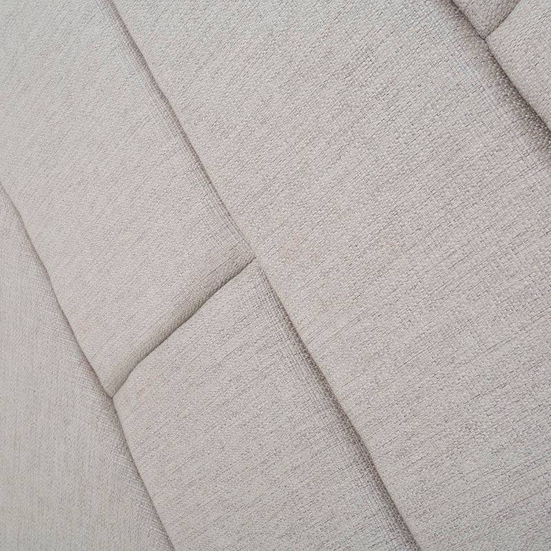 Cabecera de recámara Alejandria en color nogal beige, con tapizado en tela y estilo industrial, de tamaño 200 cm de ancho.