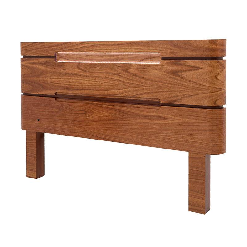 Juego de recámara Arezzo de 3 piezas con cabeceras de nogal de madera de chapa, en estilo moderno y elegante.