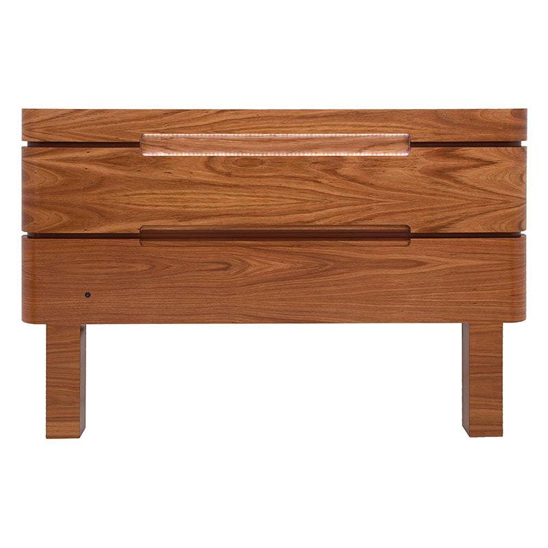 Cabecera de madera de nogal del Juego de Recámara Arezzo de Deurope, con diseño elegante y acabado en chapa de madera.