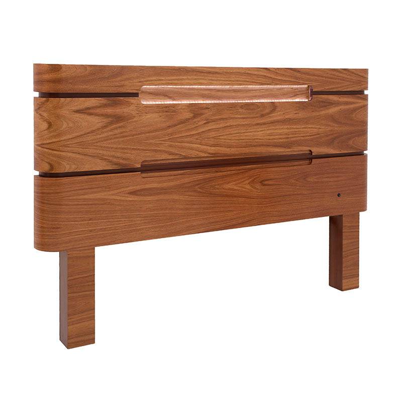 Juego de recámara Arezzo de madera de nogal con cabecera de 201 cm de altura y 151 cm de fondo, de lujo y estilo elegante.