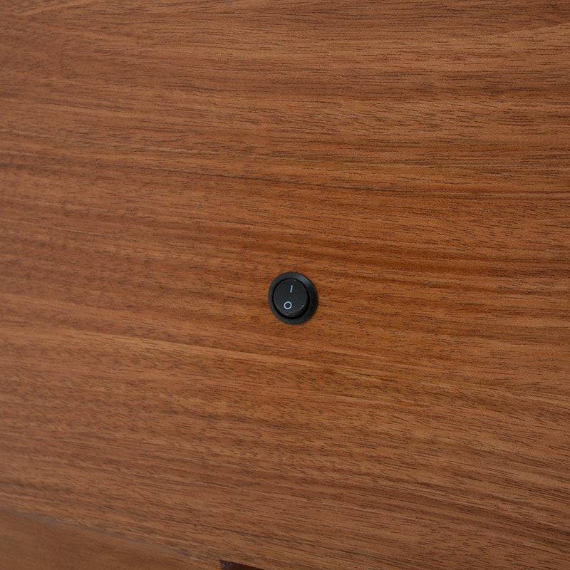 Cabecera de madera de chapa nogal para juego de recámara Arezzo, con diseño elegante y dimensiones de 201x151x20 cm.