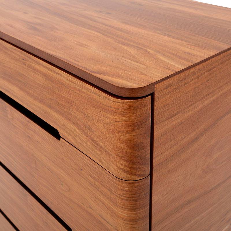 Cajonera de recámara Arezzo de cinco piezas, madera de tzalam natural claro, con frentes y dimensiones de 110x45x100 cm.