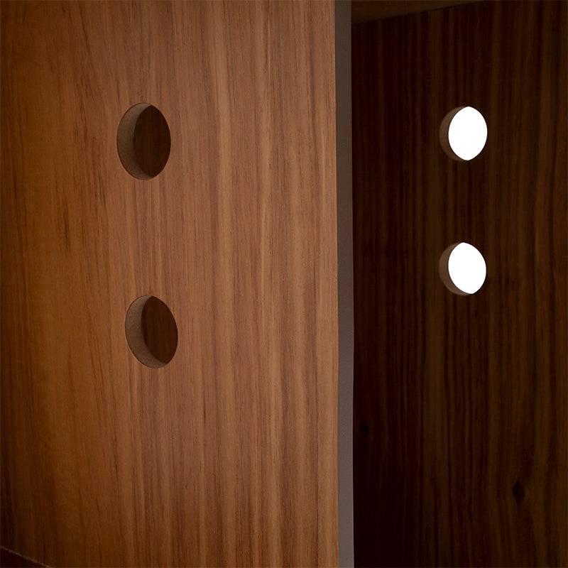 Cantina Garibaldi de madera con chapa de tzalam, frente de 60 cm, alto 184 cm y fondo 86 cm, estilo industrial y funcional.