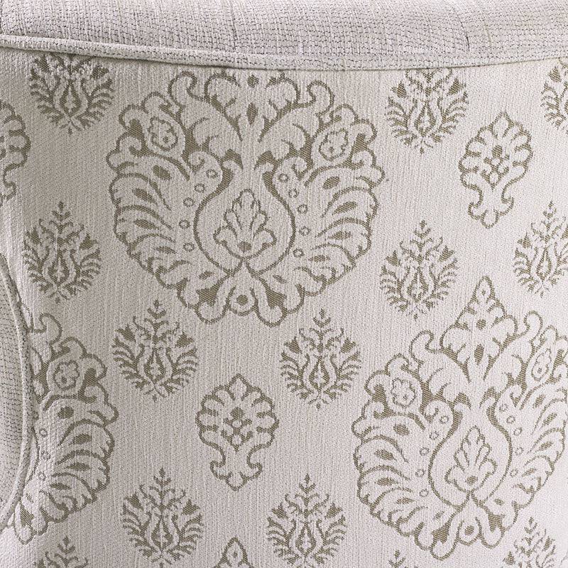 Mesa de comedor Tulip en acabado Nogal, diseño moderno y elegante para espacios de comedor.