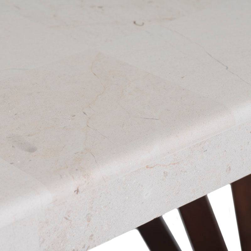 Mesa de comedor Aragón de deurope.com.mx, superficie de madera y estructura resistente, ideal para ambientes modernos y elegantes.