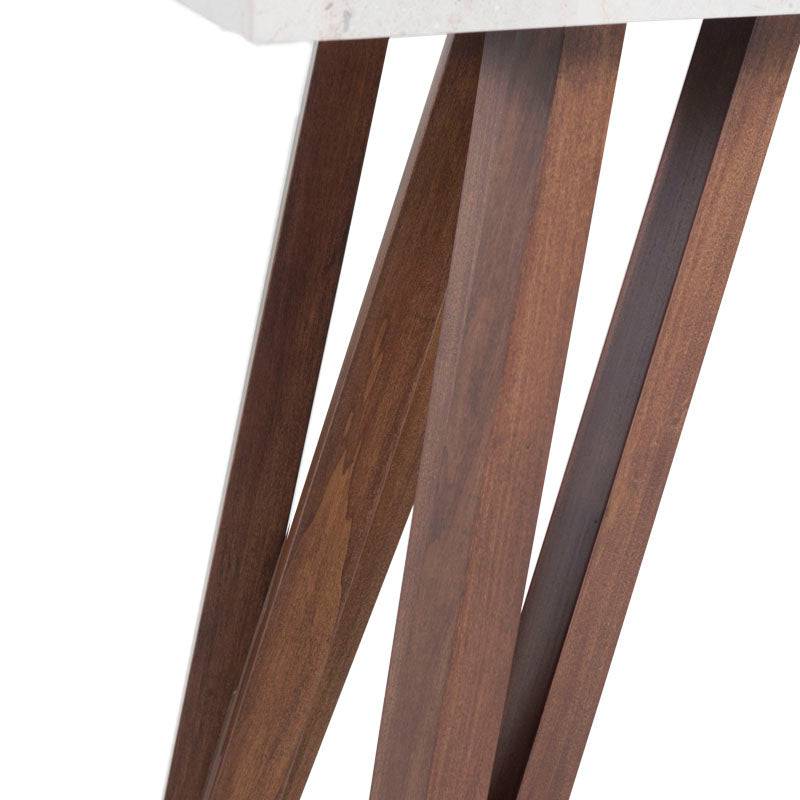 Mesa de comedor Aragón de Deurope, con superficie de madera clara y patas robustas, ideal para espacios elegantes y modernos.