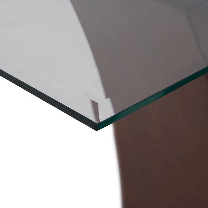 Juego de comedor Tulip de 6 piezas con mesa de madera Nogal y cubierta de cristal, en un ambiente moderno y elegante.
