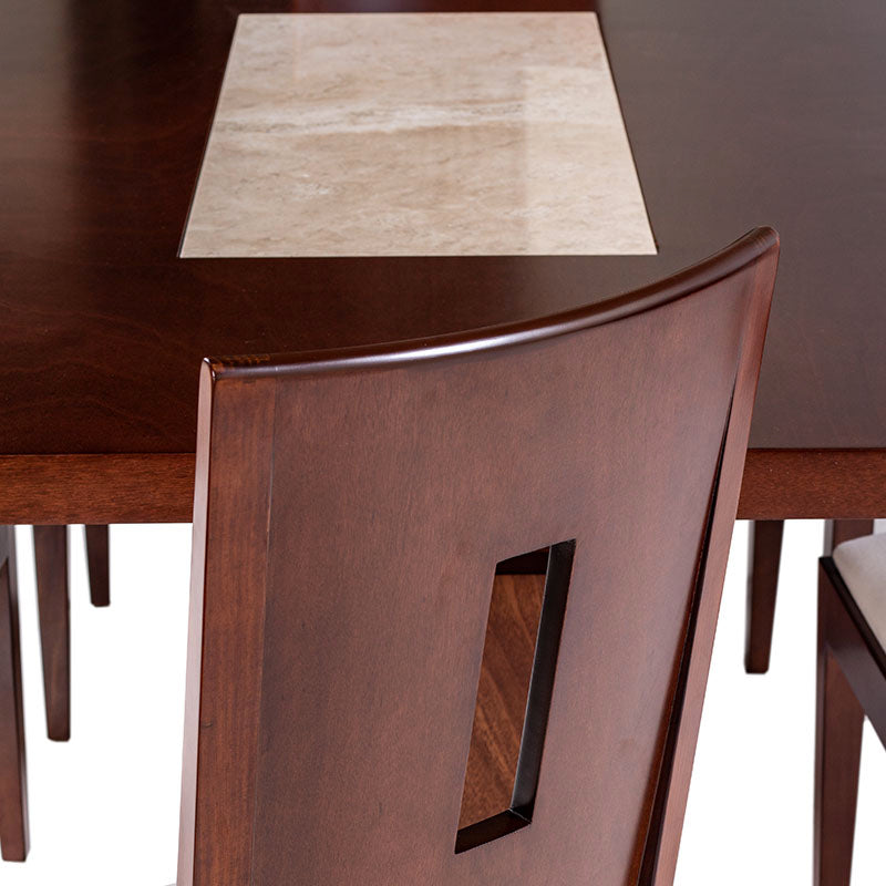 Juego de comedor Quetzal de 9 piezas con mesa de madera y mármol, en tonos tabaco y caoba, de estilo elegante y moderno.