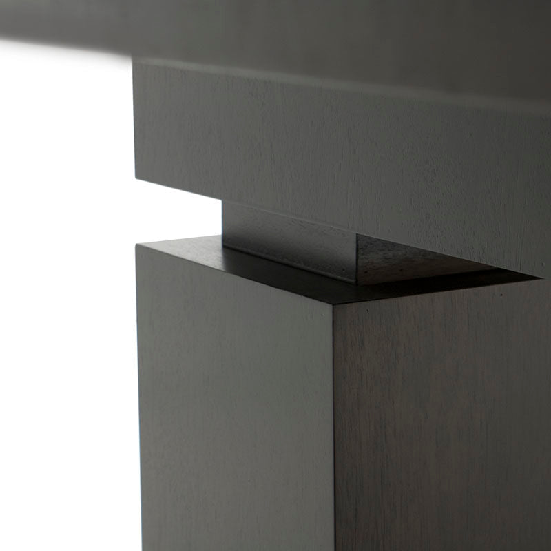 Juego de comedor Quetzal de 9 piezas con mesa de madera de caoba y chapa, con superficie de mármol en estilo elegante.