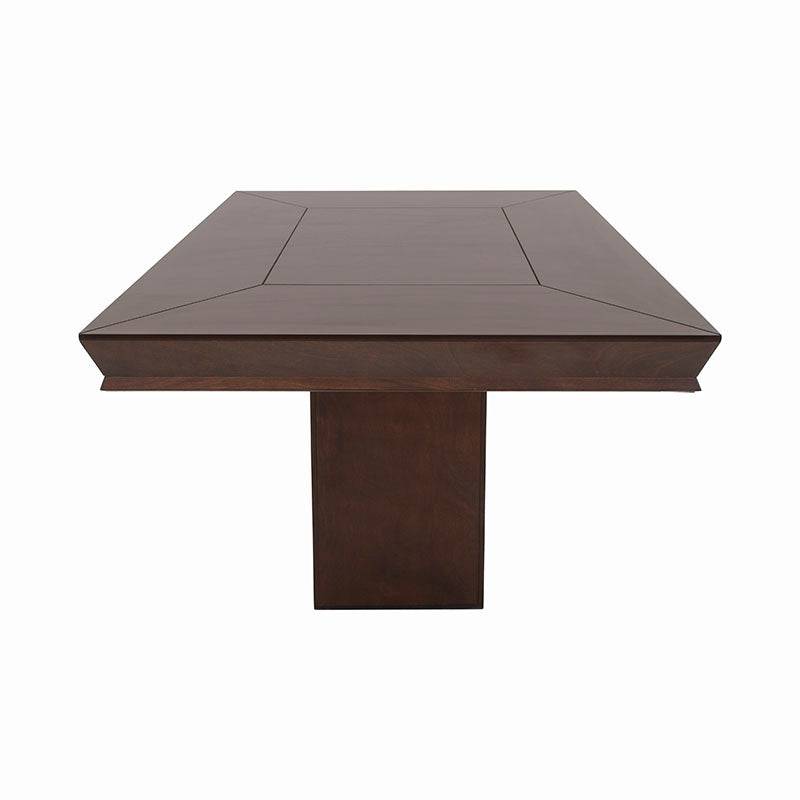Juego de comedor Siena de 9 piezas con mesa de madera en tono tabaco y chapa de okumé, visible en la imagen.