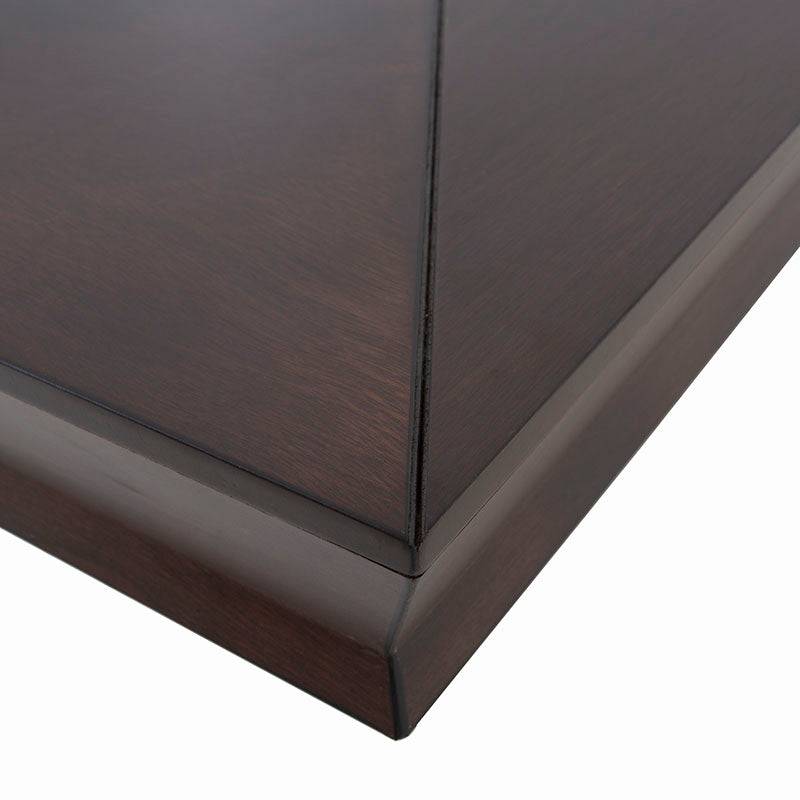 Juego de comedor Siena de 9 piezas en chapa de okumé y color tabaco, con mesa de 210 cm de ancho y 75 cm de alto.
