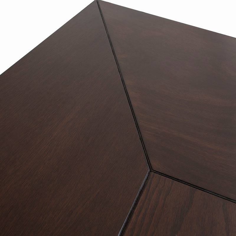 Juego de comedor Siena de 9 piezas con mesa de madera en tono tabaco, chapa de okumé y diseño moderno.